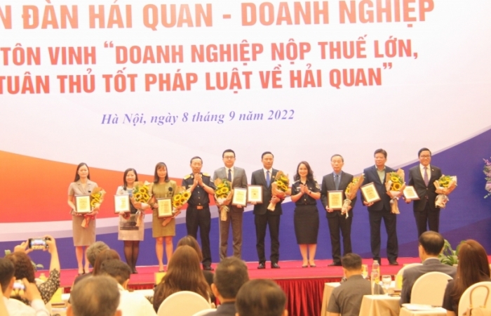 Tôn vinh 9 doanh nghiệp nộp thuế lớn, tuân thủ tốt pháp luật về hải quan