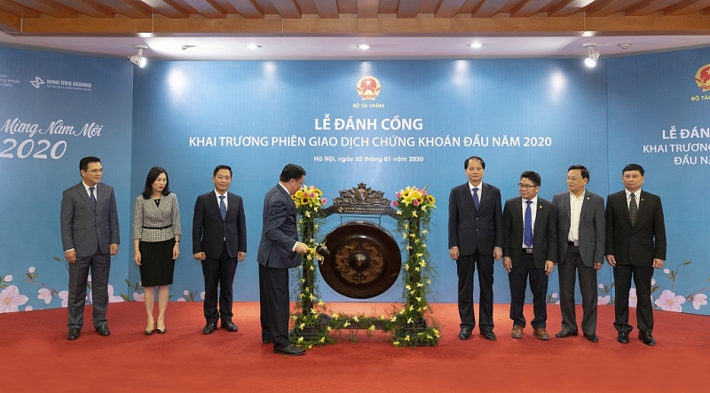 khai truong phien giao dich chung khoan dau tien cua nam 2020