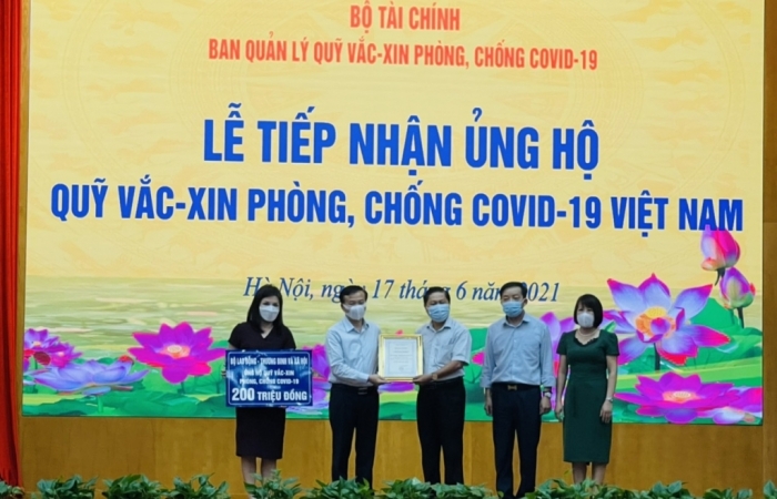 Tổ chức tiếp nhận ủng hộ của nhiều đơn vị cho Quỹ vắc xin phòng, chống Covid-19