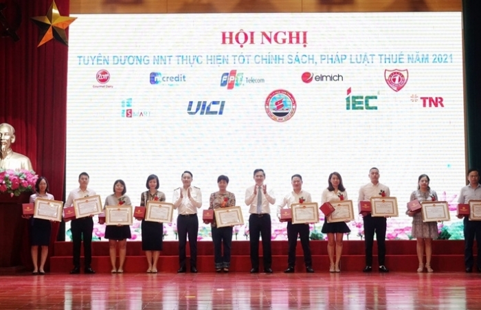 Cục Thuế Hà Nội tuyên dương 209 người nộp thuế năm 2021