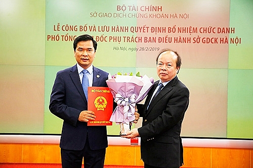 bo tai chinh phan hoi ve viec bo nhiem khuat tat lanh dao hnx