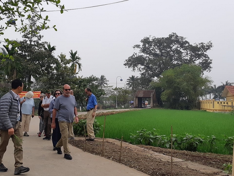 lang nghe du lich ha noi san sang cho khach du lich