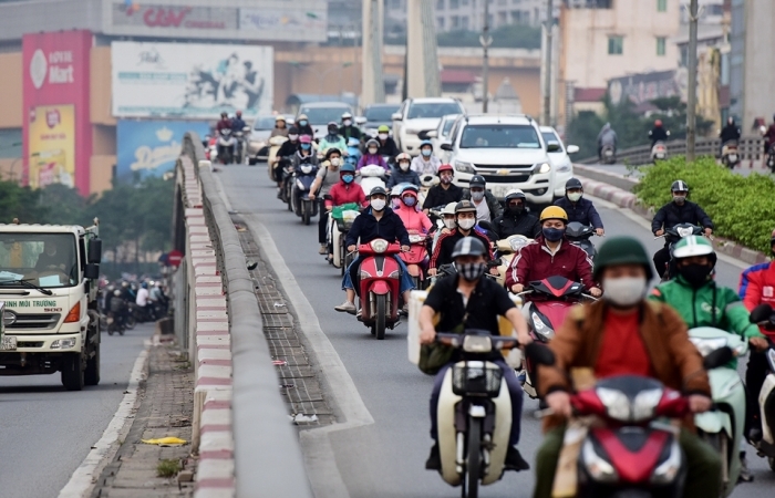 Đến nhà hàng ăn uống cũng phải đeo khẩu trang