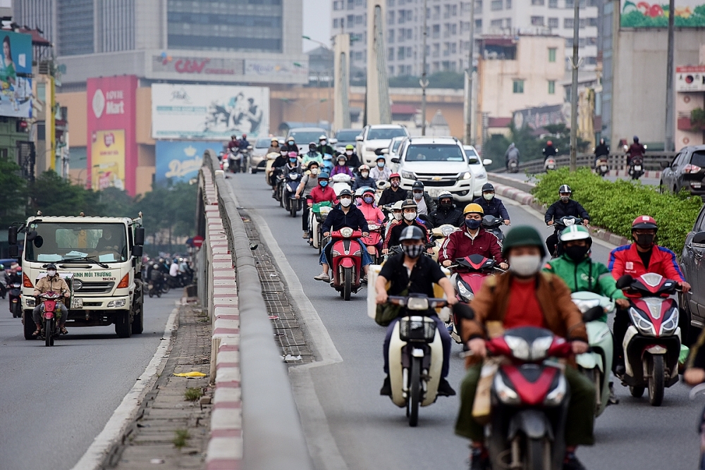 Đến nhà hàng ăn uống cũng phải đeo khẩu trang