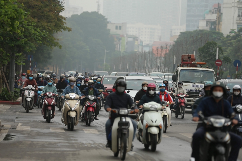 ngay thu 9 cach ly xa hoi nguoi dan ao ao do ra duong