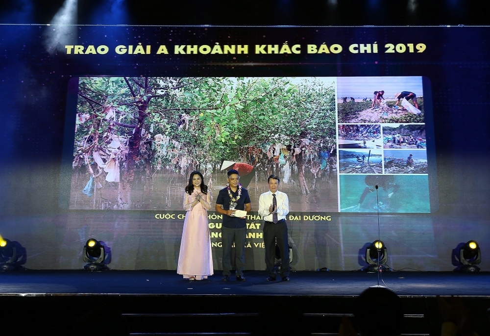 trao giai thuong anh khoanh khac bao chi 2019