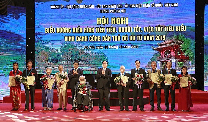 ha noi vinh danh 10 cong dan thu do uu tu 112752