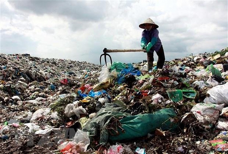 nguoi dan tiep tuc chan xe vao bai rac nam son ha noi xu ly ra sao