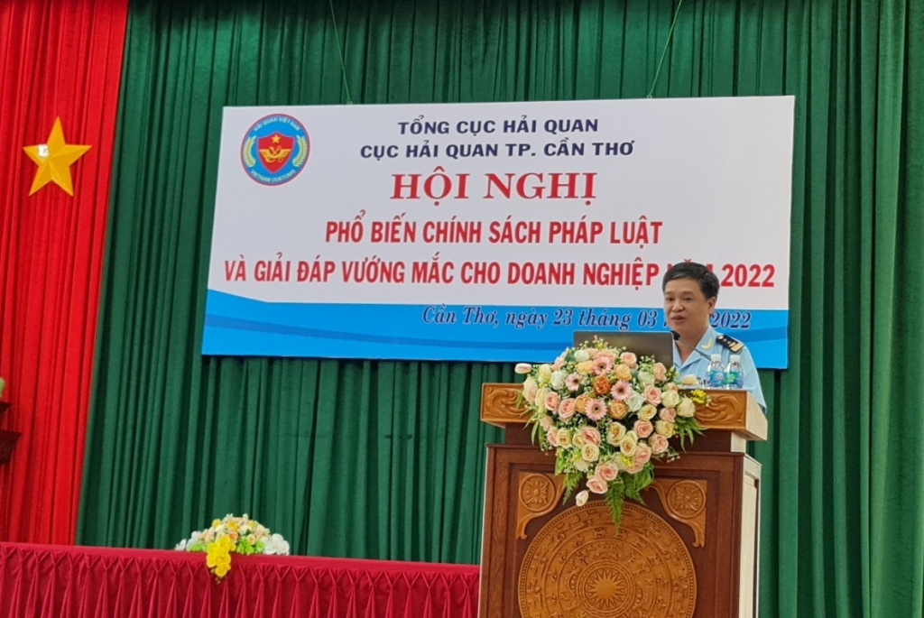 Ông Vũ Anh, Cục trưởng Cục Hải quan TP.Cần Thơ phát biểu tại hội nghị