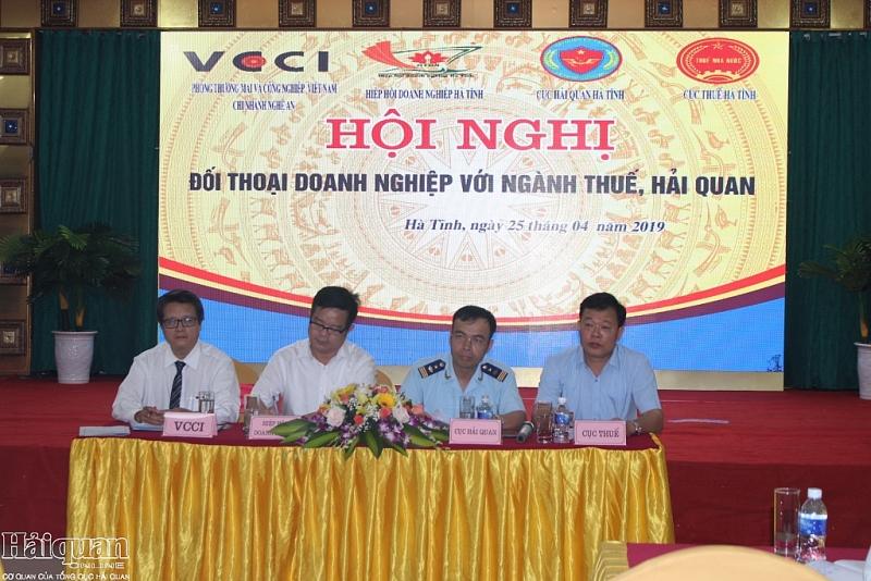 ha tinh doi thoai ve chinh sach thue hai quan voi gan 250 doanh nghiep