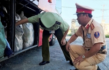 Hà Tĩnh: Thu giữ gần 1 tấn vải, quần áo không có hóa đơn chứng từ