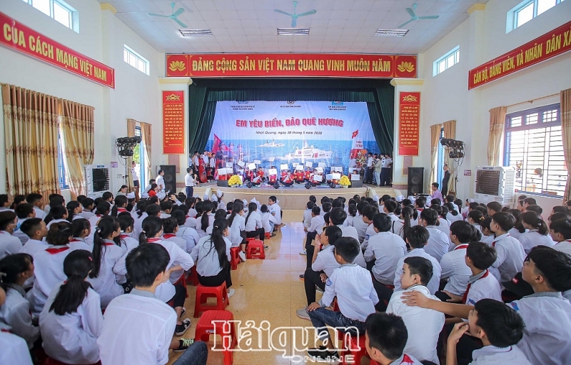 em yeu bien dao que huong lan toa tinh yeu bien dao cho cac em hoc sinh