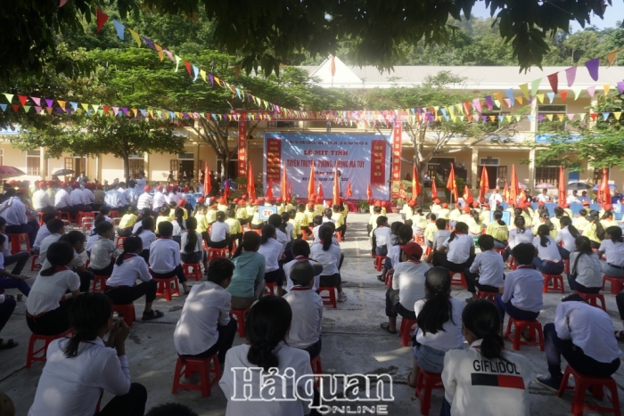 Gần 500 người tham gia mít tinh tuyên truyền phòng, chống ma túy tại Nậm Cắn