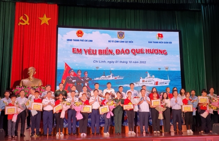 Lan tỏa tình yêu biển, đảo cùng học sinh TP Chí Linh (Hải Dương)