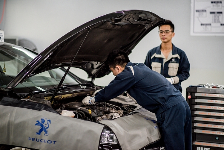 peugeot ho tro phuong tien di lai cho khach bao hanh xe