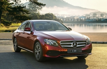 Mercedes E 180 ra mắt với giá 2,050 tỷ đồng