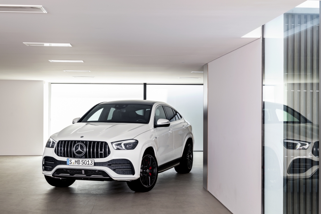 Nhập khẩu nguyên chiếc, nhanh hơn, gợi cảm hơn, Mercedes GLE 53 4MATIC+ Coupé có giá 5,349 tỷ đồng