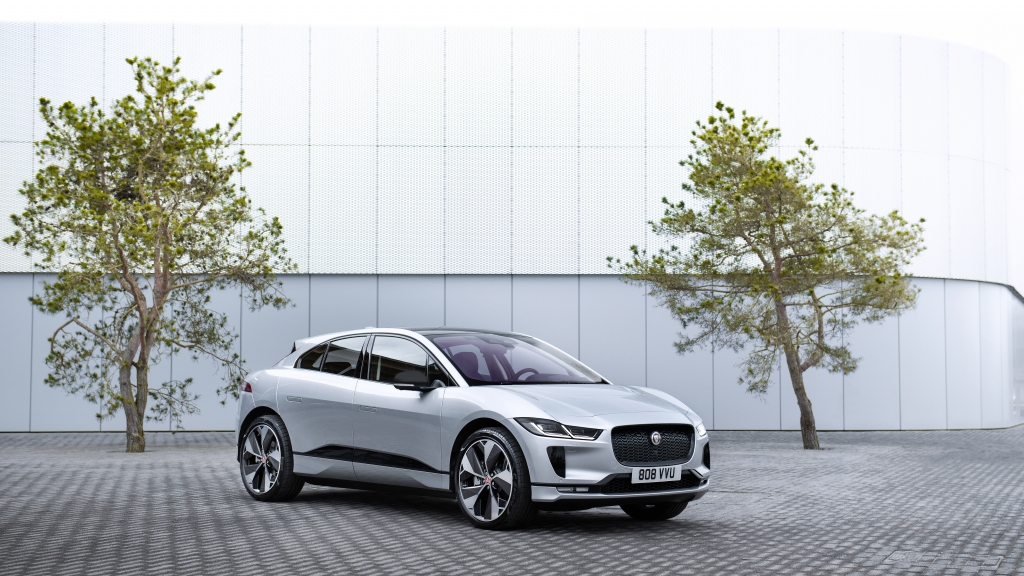 Ngắm nhìn Jaguar  I-PACE màu đen độc đáo