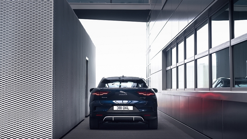 Ngắm nhìn Jaguar  I-PACE màu đen độc đáo