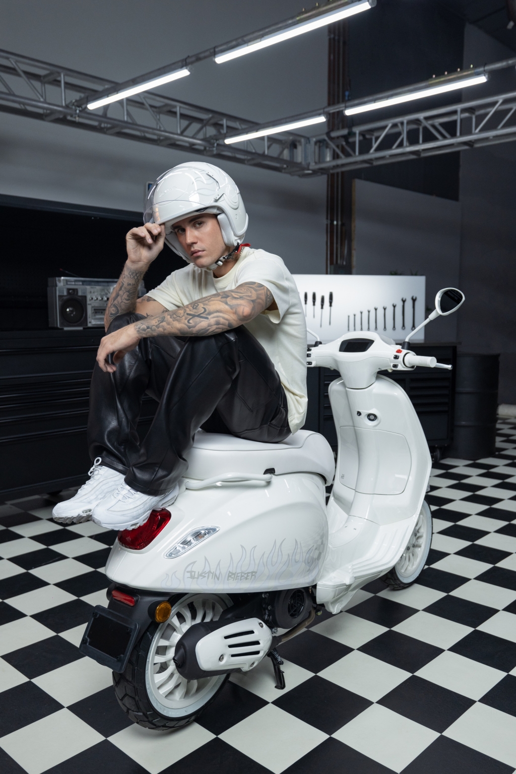 JUSTIN BIEBER X VESPA - Sự kết hợp độc đáo ấn tượng