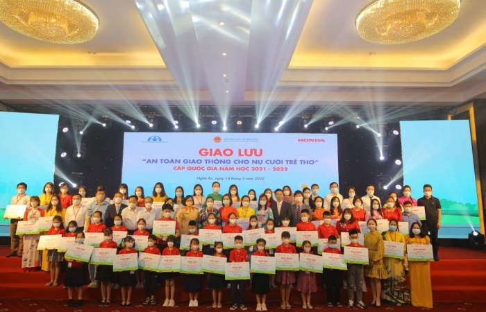 Trao giải  “An toàn giao thông cho nụ cười trẻ thơ” năm học 2021- 2022