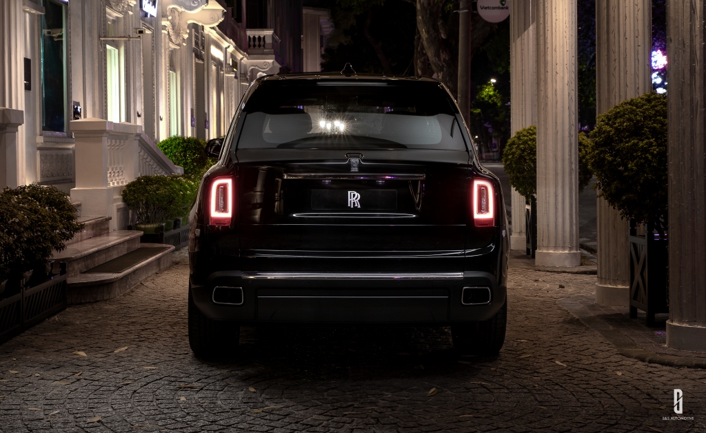 Rolls Royce Cullinan – Viên kim cương mạnh mẽ