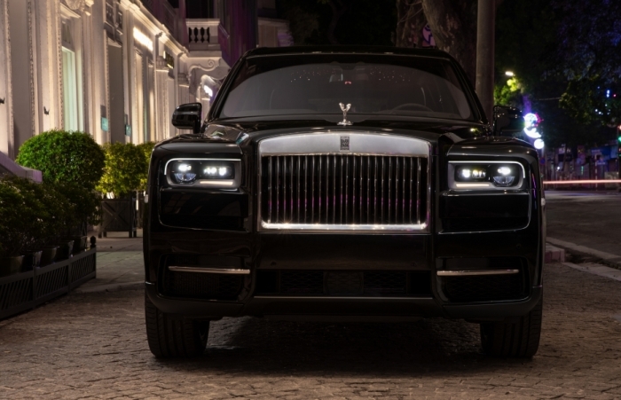 Rolls Royce Cullinan – Viên kim cương mạnh mẽ