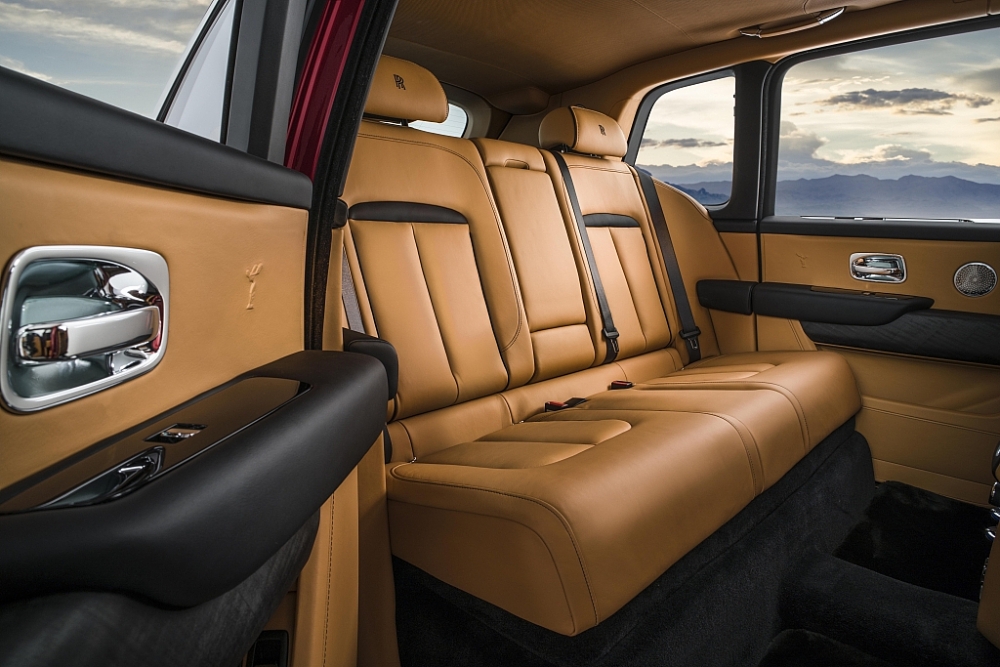 Rolls Royce Cullinan – Viên kim cương mạnh mẽ