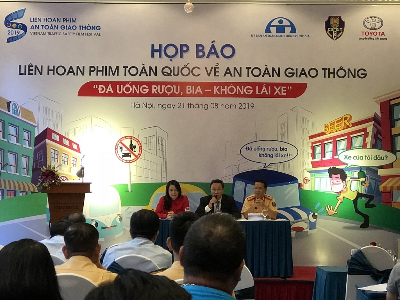 toyota viet nam phoi hop phat dong lien hoan phim toan quoc ve an toan giao thong