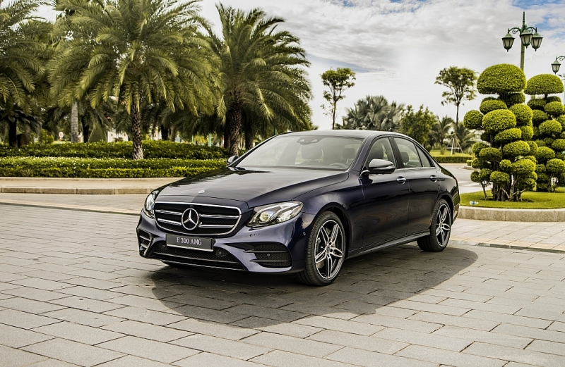 mercedes e 300 amg 2019 co gia 2833 ty dong