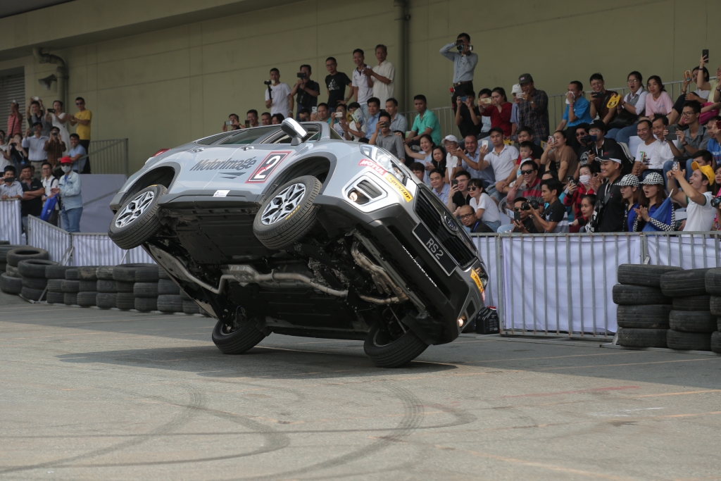 Màn Trình diễn ô tô mạo hiểm Subaru Russ Swift Stunt Show quay  trở lại Việt Nam