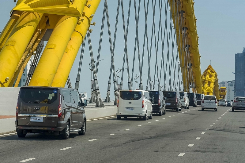 trai nghiem ford tourneo moi hanh trinh cua nhung niem vui