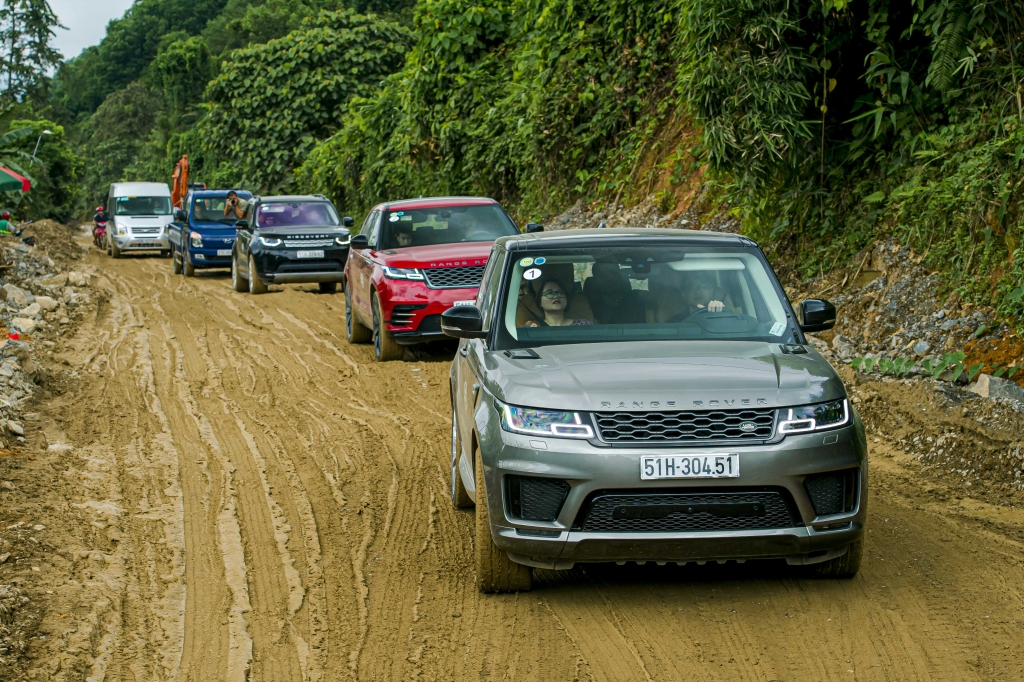 Thích trải nghiệm khám phá, có Land Rover chẳng ngại gì