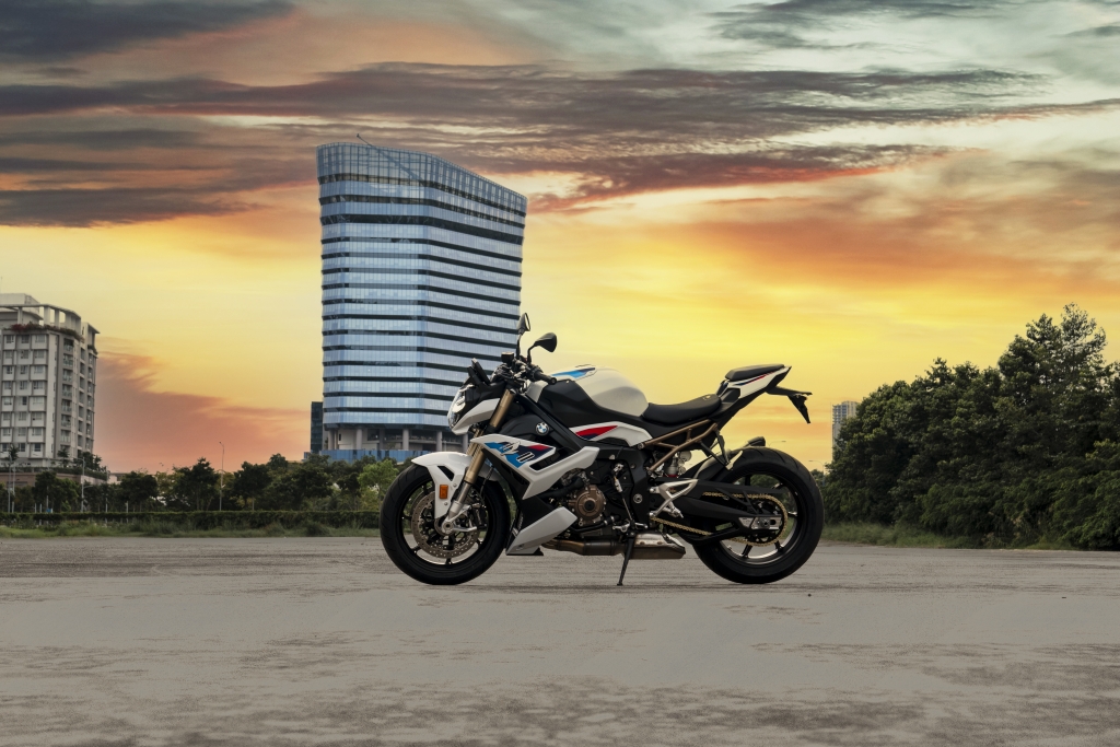 BMW S 1000 R hoàn toàn mới được “chốt” giá từ 669 triệu đồng