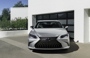 Giá từ 2,55 tỷ đồng, Lexus ES 2022 chính thức có mặt tại Việt Nam