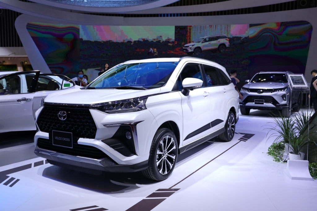 Gian hàng Toyota tại Triển lãm ô tô Việt Nam 2022: Ngập công nghệ, tràn sắc xanh