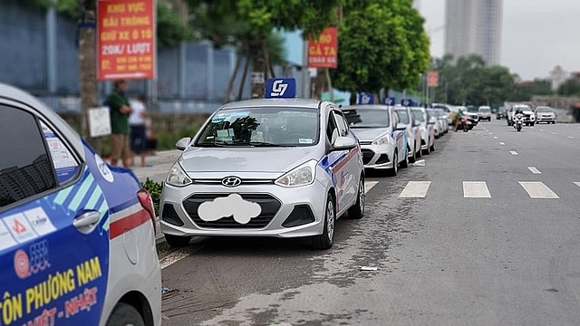 Hành khách giảm đến 90%, doanh nghiệp taxi xin ngừng đóng BHXH đến hết năm 2021