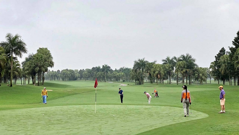 Từ 0h ngày 26/6, Hà Nội mở cửa trở lại sân golf và các hoạt động thể dục, thể thao ngoài trời