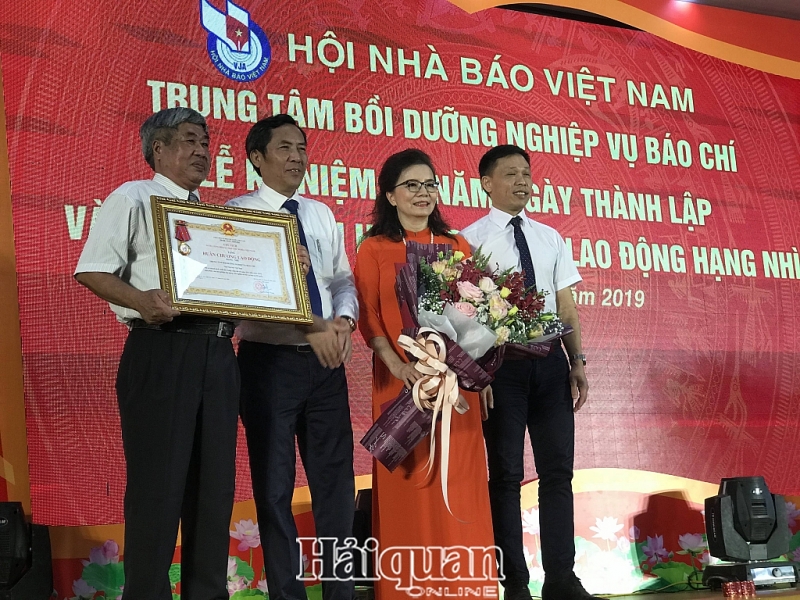 trung tam boi duong nghiep vu bao chi don nhan huan chuong lao dong hang nhi