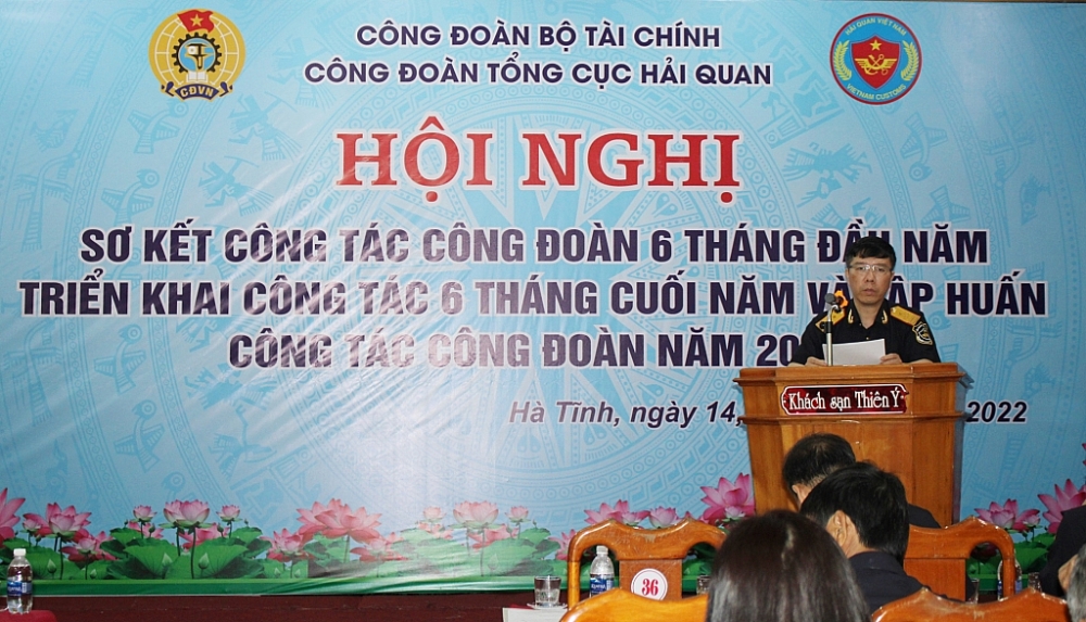 Phó Tổng cục trưởng Tổng cục Hải quan Lưu Mạnh Tưởng, Chủ tịch Công đoàn cơ quan Tổng cục Hải quan phát biểu tại Hội nghị