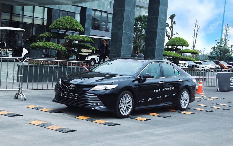 thiet ke hoan toan moi nhap khau tu thai toyota camry 2019 co gia tu 1029 ty dong