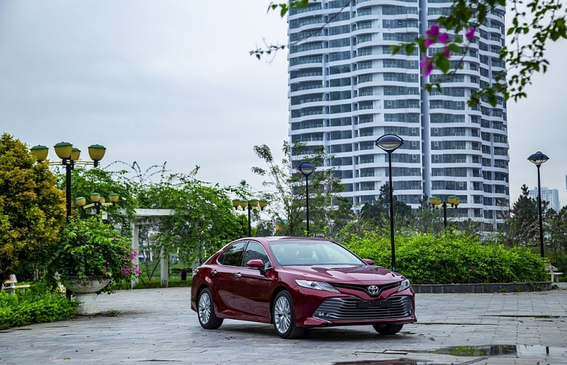 thiet ke hoan toan moi nhap khau tu thai toyota camry 2019 co gia tu 1029 ty dong