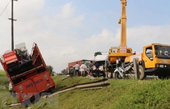 Giải tỏa ùn tắc kéo dài do tai nạn liên hoàn trên đường tránh Vinh