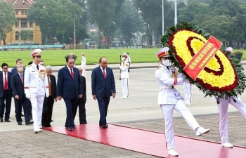 Lãnh đạo Đảng, Nhà nước viếng Lăng Bác nhân 45 năm thống nhất đất nước