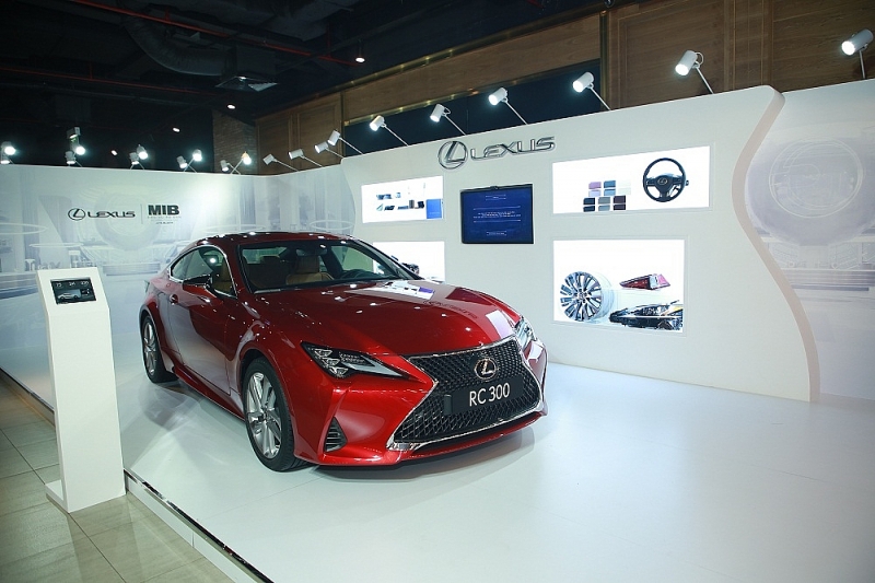 bom tan mib dac vu ao den su menh toan cau xuat hien voi hinh anh sieu xe lexus rc f