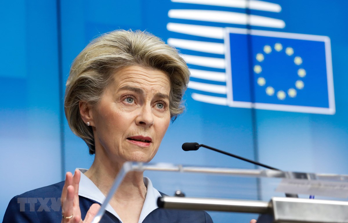 Chủ tịch Ủy ban châu Âu (EC) Ursula von der Leyen phát biểu tại cuộc họp báo ở Brussels, Bỉ ngày 26/2/2021. (Ảnh: THX/TTXVN)