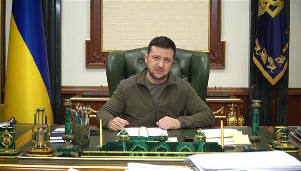 Tong thong Zelensky: Ukraine se khong tro thanh thanh vien NATO hinh anh 1