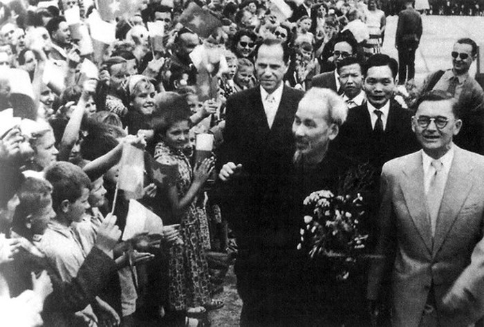 nghe thuat ngoai giao ho chi minh ngoai giao vi con nguoi