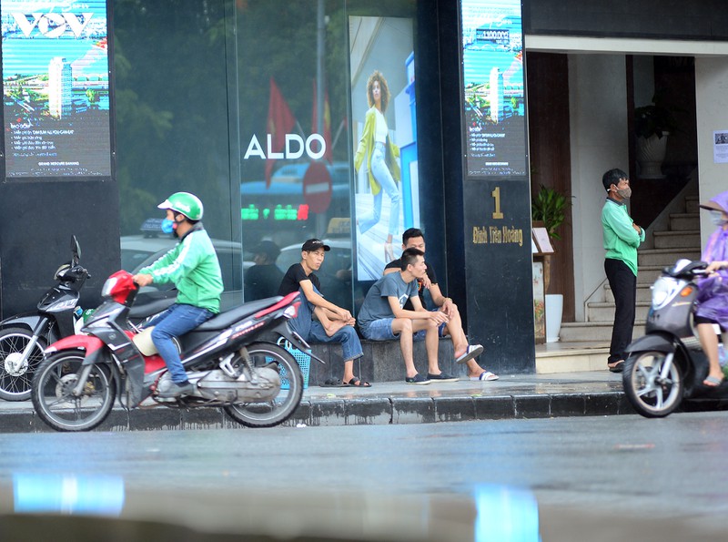 dich covid-19 phuc tap, nhieu nguoi ha noi &amp;quot;vo tu&amp;quot; tu tap khong khau trang hinh 6