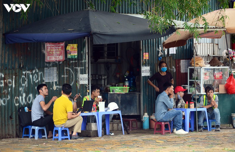 dich covid-19 phuc tap, nhieu nguoi ha noi &amp;quot;vo tu&amp;quot; tu tap khong khau trang hinh 9